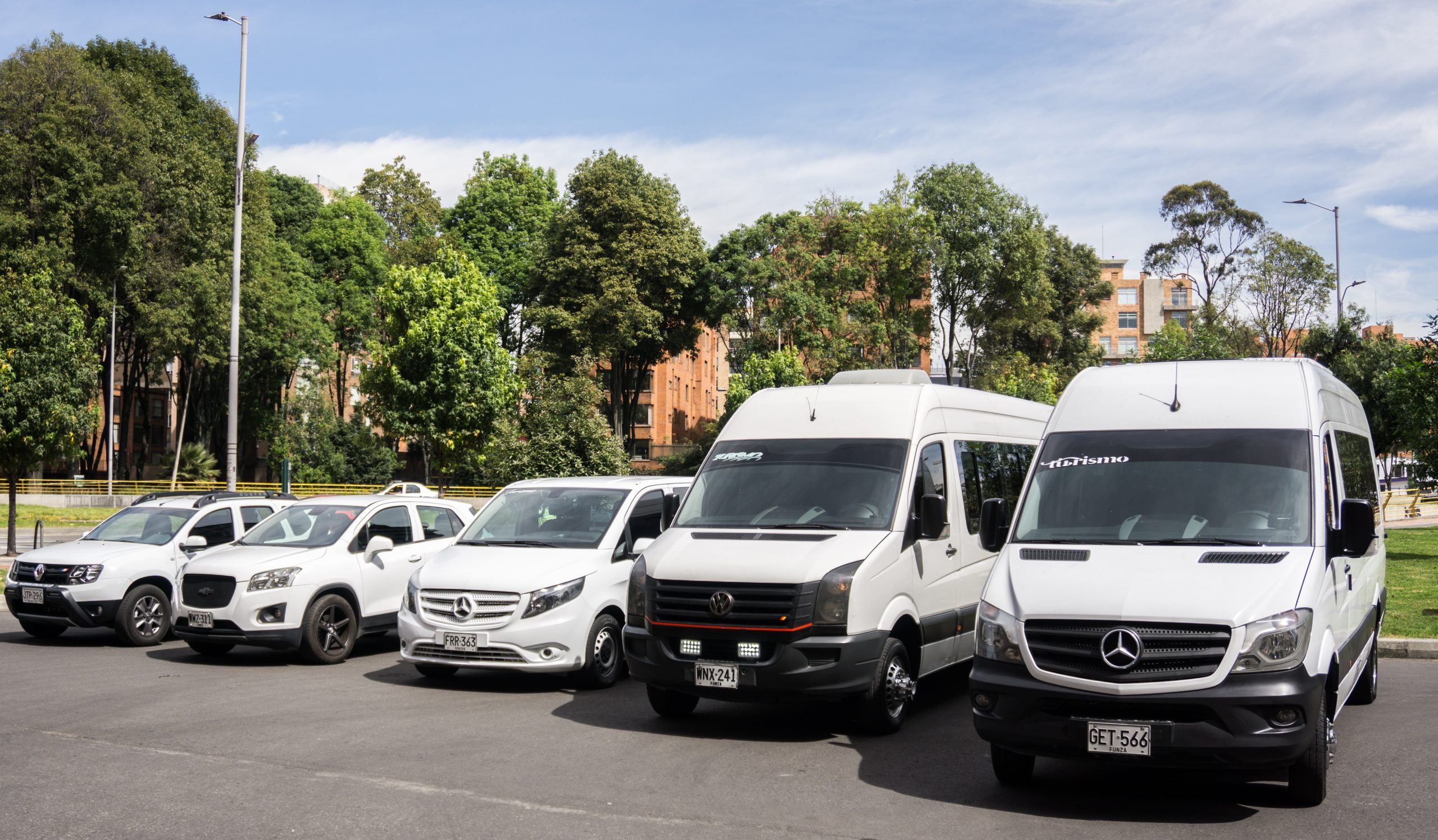 Alquiler de Vans, Transporte 24 horas precios especiales Camionetas, Vans, minivans, varios pasajeros. Exclusivo, cómodo, ágil y seguro.